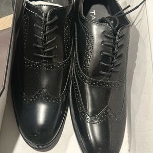 Tahari Men's Lace-Up Leather Oxford Wingtip Shoes Size 9.5
